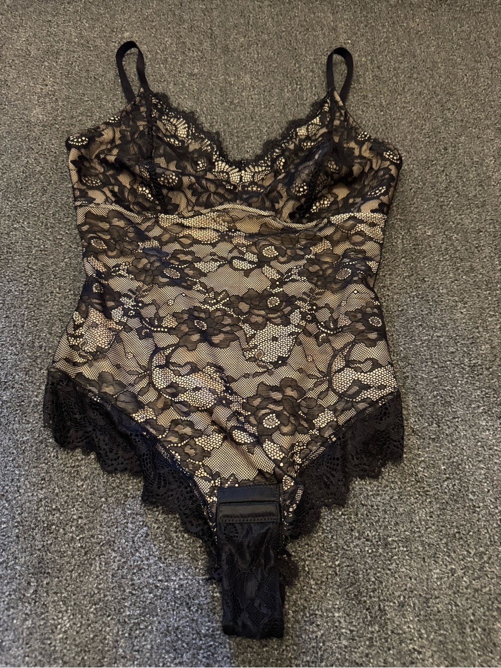 Elegant Floral Lace Shapewear Bodysuit - Tummy Control & Sculpting -Black/Nude-M
